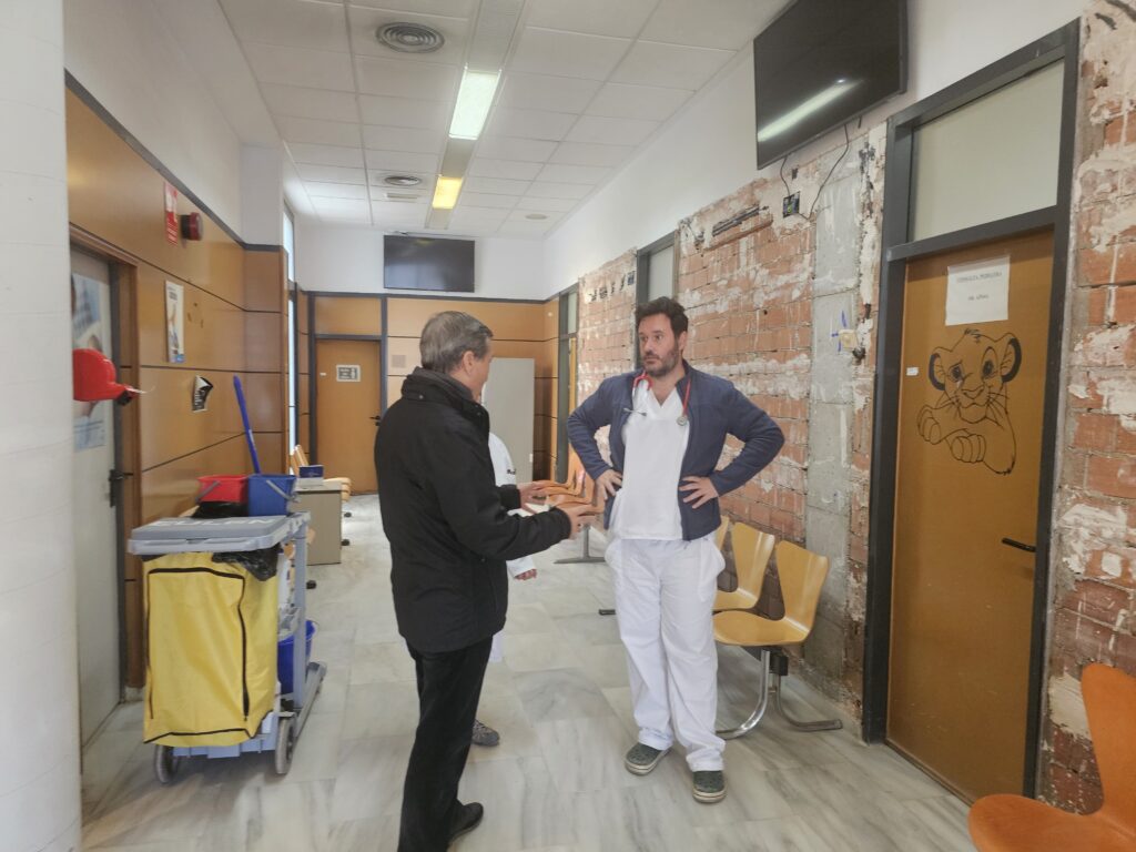 El Conseller de Sanidad, Marciano Gómez, visita los centros de salud afectados por la DANA