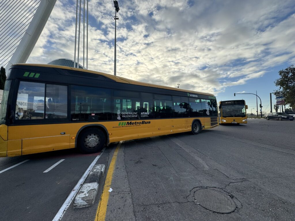 La Generalitat crea tres nuevos servicios de autobús y alcanza las 23 líneas lanzaderas sustitutivas de Metrovalencia La Generalitat refuerza el dispositivo para monitorizar la calidad del aire en poblaciones de l'Horta Sud