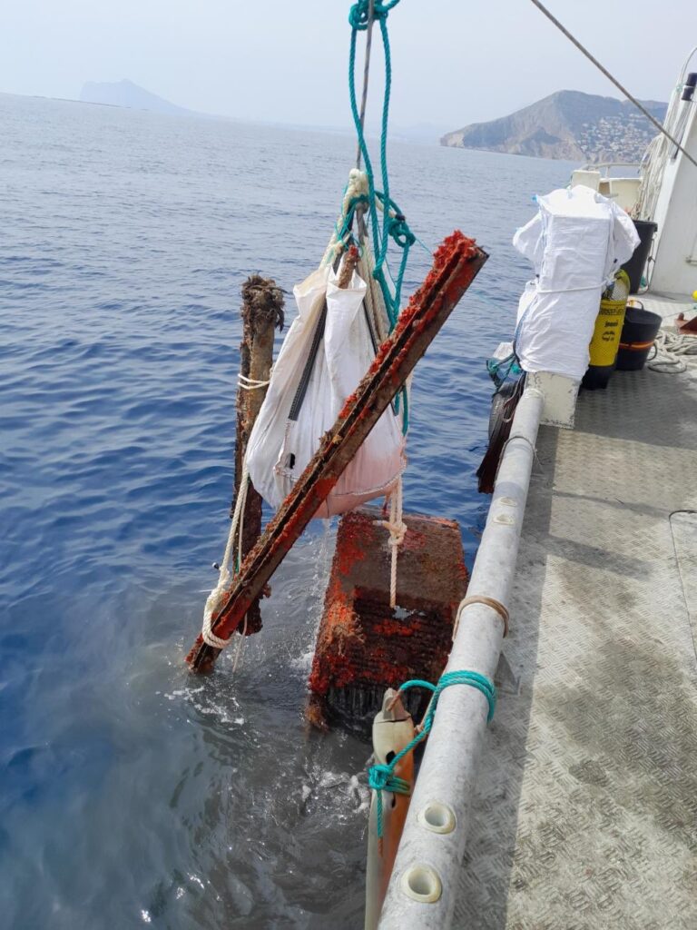 Retirada de basuras del espacio marino del entorno del Parque Natural del Penyal d'Ifac