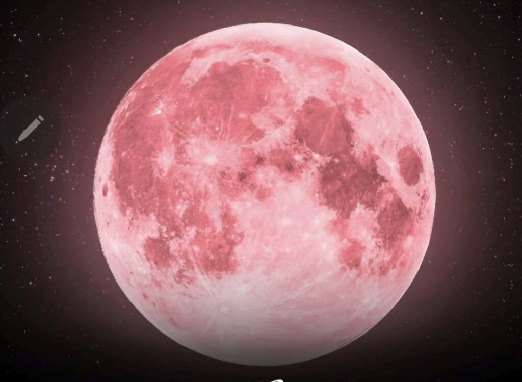 Luna de FResa sobre el horizonte durante la primera luna llena del verano visible desde España